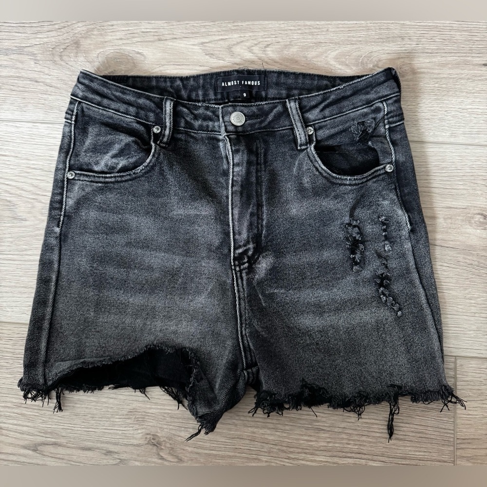 Almost Famous Woman’s shorts 🩳